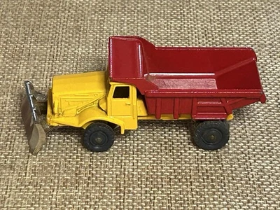 Camión de volteo Husky Aveling Barford vintage con hoja quitanieves Foto 1 de 4