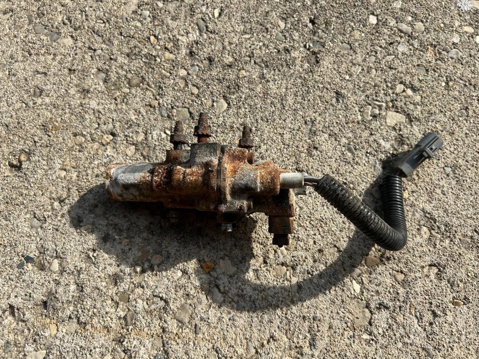 Válvula dosificadora de freno trasero Bronco F150 F250 F350 1994-1997 ABS RABS, usada OE Foto 1 de 4