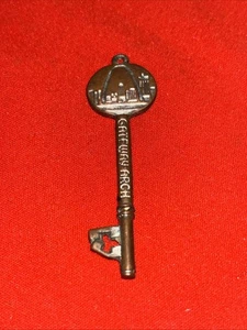 St Louis Gateway Arch- Old Courthouse Souvenir Key- Estate Find - Picture 1 of 4