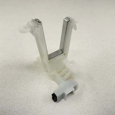 Лампа передатчика ключей для центральной консоли Chevrolet Camaro 16-24 годов выпуска 84013236 от оригинального производителя - Изображение 1 из 4