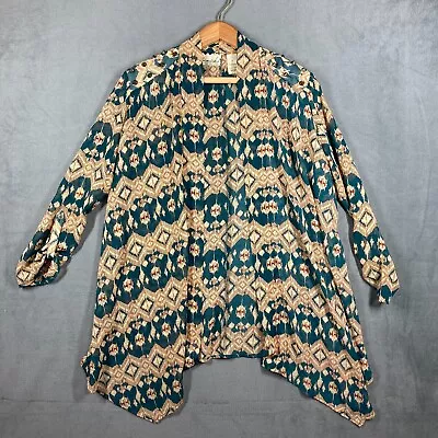 Cárdigan pequeño Gimmicks By BKE con hebilla grande frente abierto hombros tachonados abiertos fr Foto 1 de 4