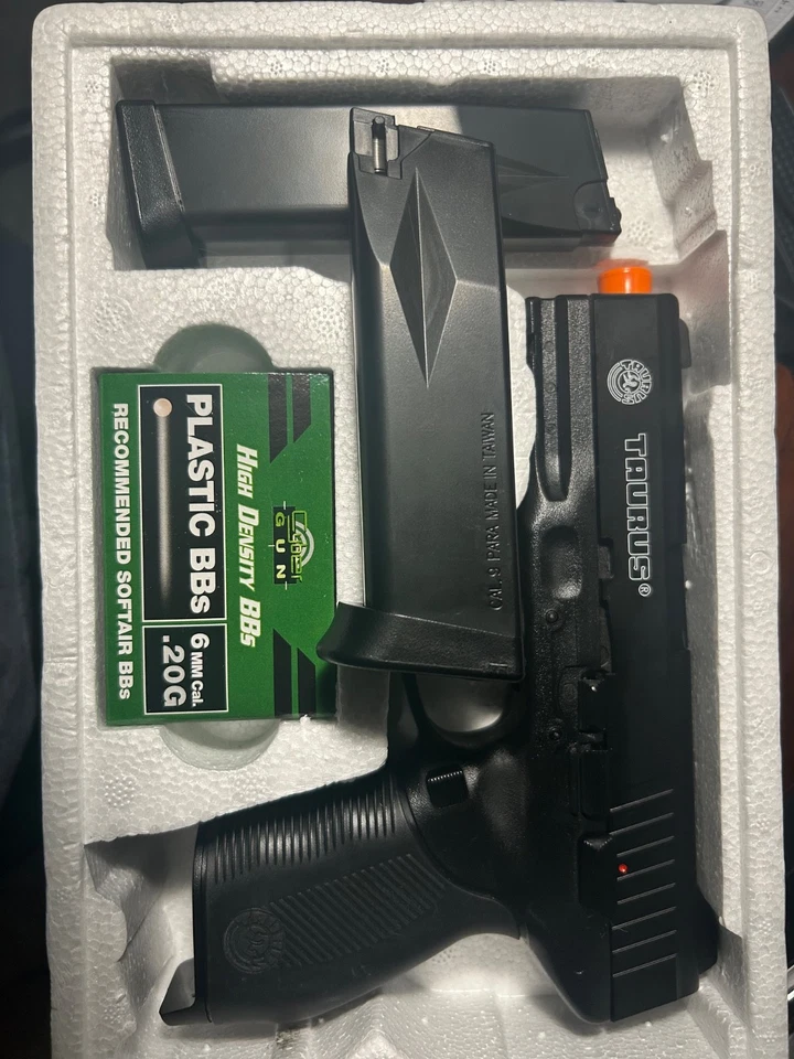 Pistola aeropuerto muelle Taurus p24/7 Foto 1 de 4