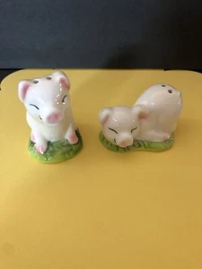 New Cracker Barrel Piggies Salt & Pepper Shakers - Picture 1 of 1