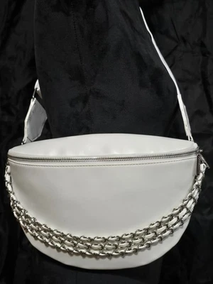 Bolso de hombro/bolso de cinturón BCBGeneration dos en uno al por menor $78 Foto 1 de 4