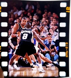 1/1 ORIGINAL FILM NEGATIVE 1999 NBA FINALS TIM DUNCAN ALLAN HOUSTON SPURS KNICKS - Picture 1 of 1