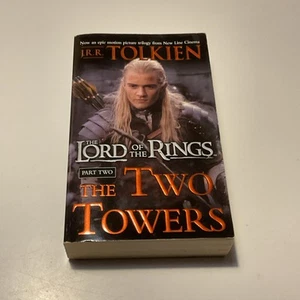 The Lord of the Rings: The Two Towers by J.R.R. Tolkien - Del Rey Paperback - Imagen 1 de 3