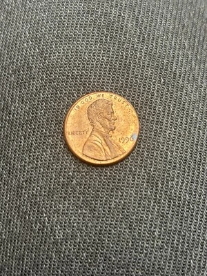 1990 Lincoln Penny- No Mint Mark- Off Center Error Coin - Image 1 of 2