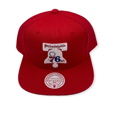 Sombrero Mitchell & Ness Philadelphia 76ers Core Basic HWC Rojo Ajustable Snapback Foto 1 de 4