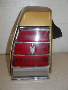 MONTE CARLO 1977 LH LUZ TRASERA LADO CONDUCTOR LÁMPARA Y CUARTO DE EXTENSIÓN PANEL - Imagen 1 de 6