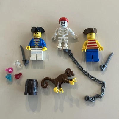 LEGO Pirates Minifigures Lot B with Monkey & Accessories - Image 1 of 2