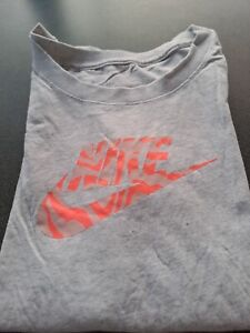 Nike T-Shirt 158-164 grau ,im Dunkeln leuchtend