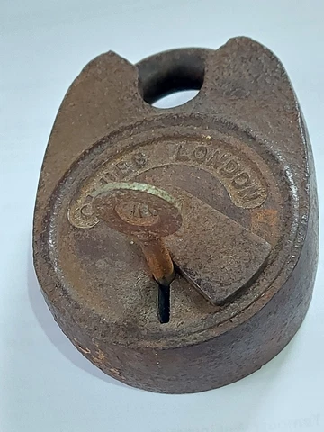 CHUBB London Battleship Padlock Vintage With 1 Key Working Cover