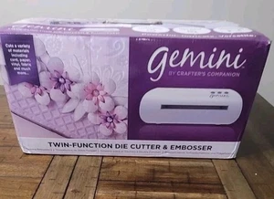 Crafters Companion Gemini Multi Media Die Cut Emboss Machine Starter Kit NIB - Afbeelding 1 van 11