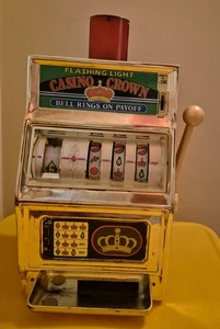 VINTAGE 80s 90s Casino Crown Waco 200 LIRE TABLE SLOT MACHINE MADE JAPAN - Picture 1 of 8