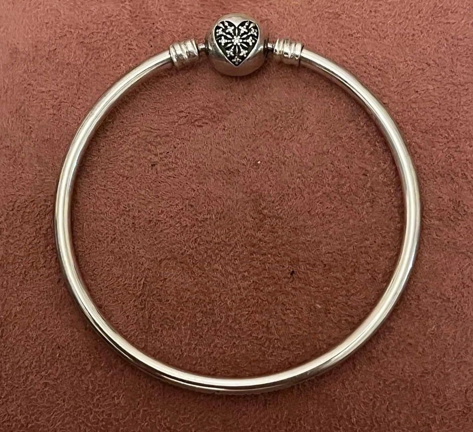 Genuine Pandora Bangle Size 17cm - Image 1 of 1