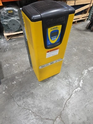 Cargador inteligente Hawker LifePlus TC3-LP-10KW carretilla elevadora 24/36/48V 240A trifásico Foto 1 de 4