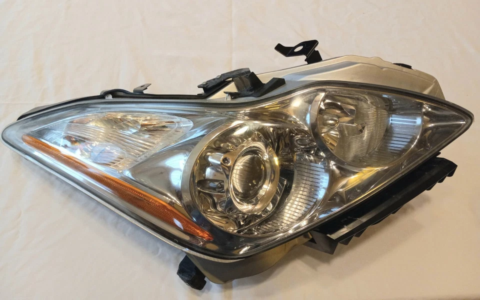 Infiniti G37S 2008-09 cupé conjunto de faros OEM, pasajero derecho Foto 1 de 4