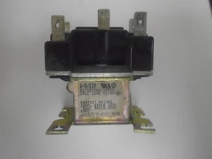 RELÉS 91-131006-13000 BOBINA 120V "USADO" - Imagen 1 de 2