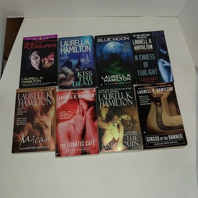 Lot of 8 Laurell  K Hamilton Paperback Books Anita Blake Vampire Hunter Foto 1 de 4