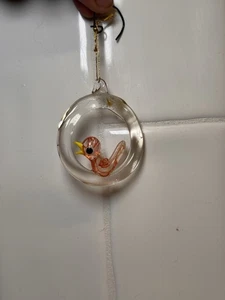 Adorno de pájaro de vidrio soplado a mano vintage en anillo transparente - Imagen 1 de 2