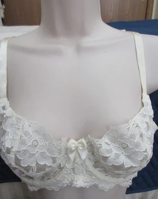 96' mint VICTORIA'S SECRET IVORY & LACE plunge DEMI UW bra 38 B UNWORN - Image 1 of 4