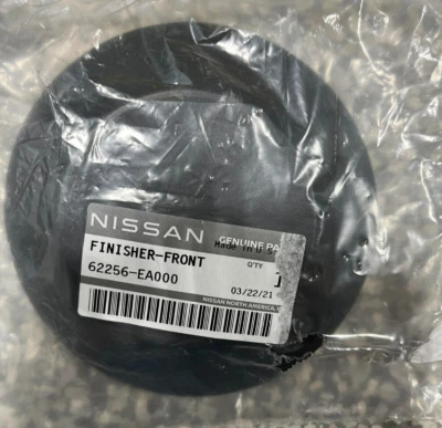Cubierta de enchufe de gato delantero OEM NISSAN 62256-EA000 Foto 1 de 3