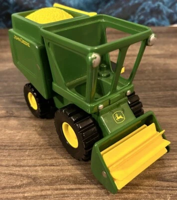 Tomy John Deere Fun on the Farm Combine Harvester with Moving Parts - Image 1 of 4