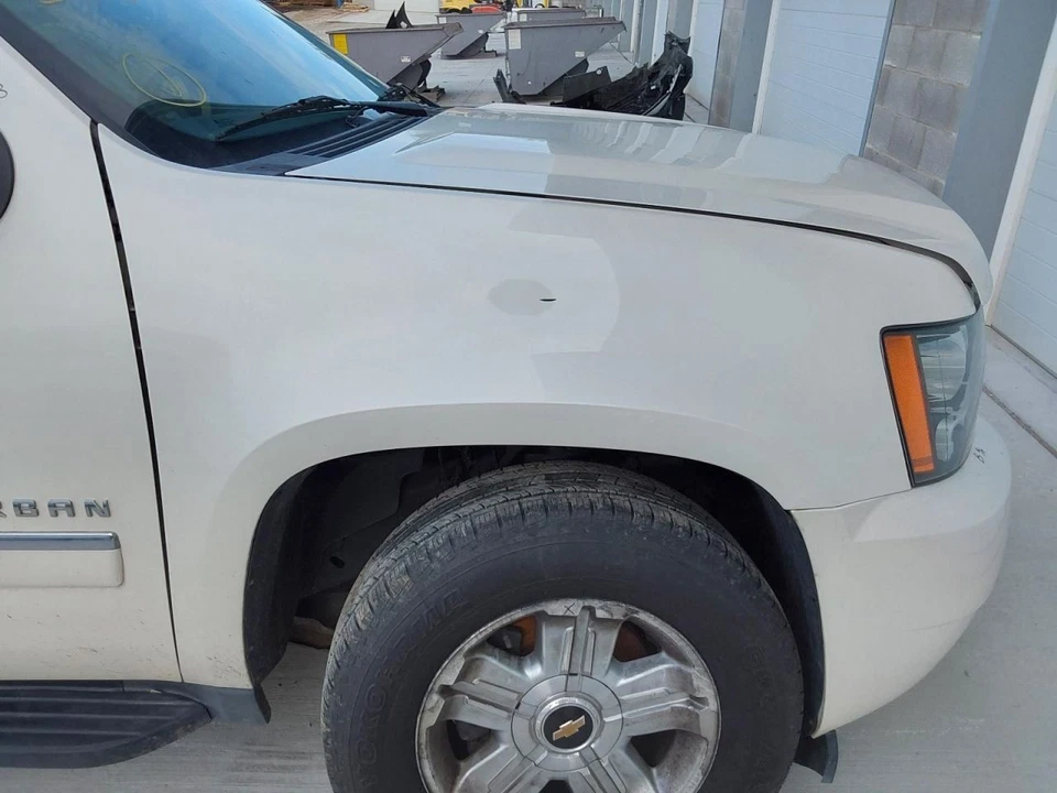 (LOCAL PICKUP ONLY) Passenger Right Fender Fits 07-14 SUBURBAN 1500 3066869 Foto 1 de 4