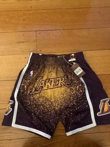 New Mitchell & Ness Re-Take Gradient NBA Swingman Shorts 2009 LA Lakers Sz L Cover