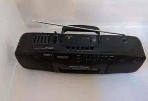 VINTAGE Sony CFS-207 Space Sound AM Registratore a cassette radio FM Boombox Radio - Foto 1 di 4