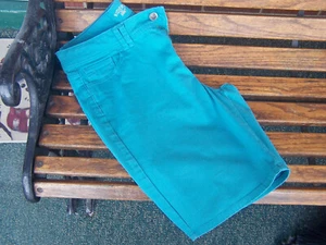 WOMEN'S BERMUDA SHORTS~RIDERS BY LEE~SZ 16 M~NEW W/O TAGS ~ EXCELLENT SUMMER BUY - Picture 1 of 3