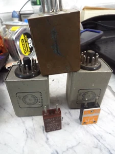 Vintage Quartz Crystal Type Z-2 Ham Radio & other Unknown (to me) Parts? - Zdjęcie 1 z 11