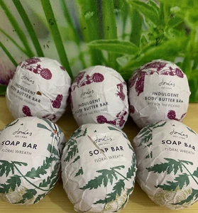 JOULES 6X70G INDULGENT BODY BAR (FLORAL WREATH 3X70& RIPE FOR 3 X70GTHE PICKING - Picture 1 of 6