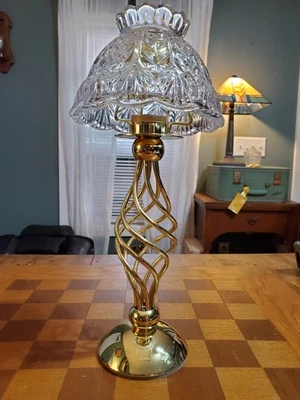 Antigo suporte de vela votivo de latão sólido 13 "base torcida com abajur de vidro - Imagem 1 de 4