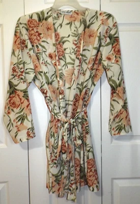 Bata corta de kimono floral Calvin Klein M de manga larga Foto 1 de 4