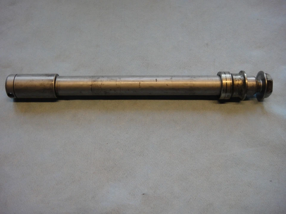 Honda GL1500 2000 Axe De Roue Avant / Front Wheel Spindle 88 - 00 31 K - Photo 1/4