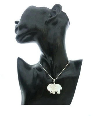 Anhänger Elefant aus echtem Perlmutt, Naturmaterial, mit silberner Kette - Bild 1 von 3