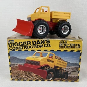 Revell Digger Dan's Construction 4x4 Muldenkipper Planierschild 1984 - funktioniert! Selten! - Bild 1 von 20