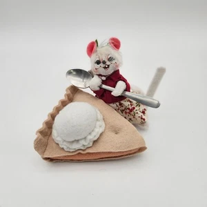 Ratón Annalee con rebanada de pastel y pastel de cuchara modo A La Nuevo con etiquetas - Imagen 1 de 6
