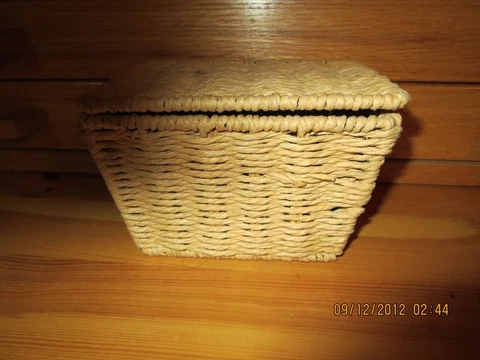 WOVEN BASKET WITH ATTACHED LID--5 1/2" X 4"--#R23A Cover