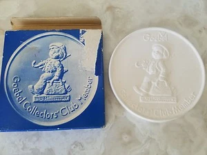 Goebel 1980 Collectors' Club Member Plaque with Box Merry Wanderer W Germany - Picture 1 of 5