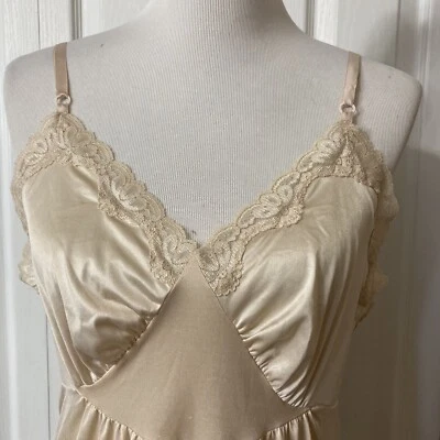 De colección Sears Marfil Slip Completo Mujer Talla 36-38 Nylon Encaje Borde Cuello en V Foto 1 de 4