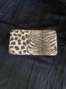Kenneth Cole Reaction Womens Small Leopard Clutch/Wallet Pre-owned - Picture 1 of 4