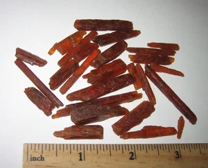 27 PEQUEÑOS MINERALES CRISTAL CIANITA NARANJA ÁSPERO NATURAL 0.6"- 1.5" TANZANIA 37.4g - Imagen 1 de 3