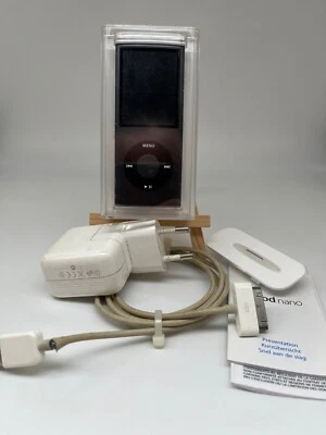 Apple iPod Nano 4G 8GB schwarz (Displayfehler/Dead Pixels) (MB754ZD/A) MP3/MP4 - Bild 1 von 4