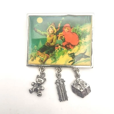 Broche Cuadrado Escena Navidad Vintage con Oso de Peluche Trineo Regalo Dijes Foto 1 de 4