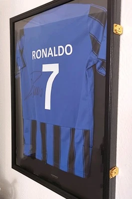 Cristiano Ronaldo Signiertes Trikot mit Zertifikat Aus CR7 Museum mit Rahmen COA - Bild 1 von 4