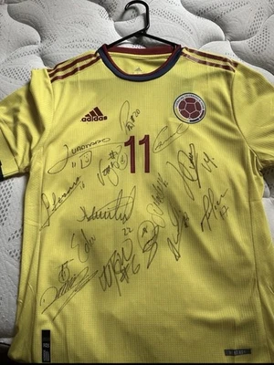 Colombian Soccer Jersey Signed by Team - Image 1 of 3