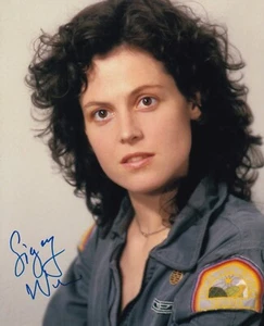 SIGOURNEY WEAVER autografo firmato 20x25cm ALIENI di persona autografo ACOA - Foto 1 di 2