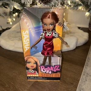 BRATZ STRUT IT SASHA DOLL PASSION FOR FASHION MISP SEALED MGA 2012 RARE - Picture 1 of 4